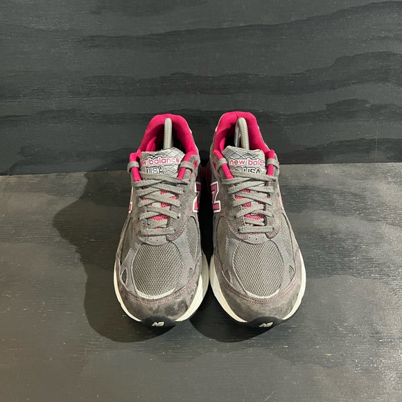 New Balance 990 V3 Womens Size 8.5 Running Shoes Grey Pink Breast Cancer Sneaker - Picture 3 of 8